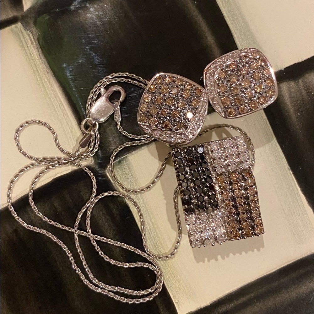 14kt White Gold Diamond Necklace & Earring Set!